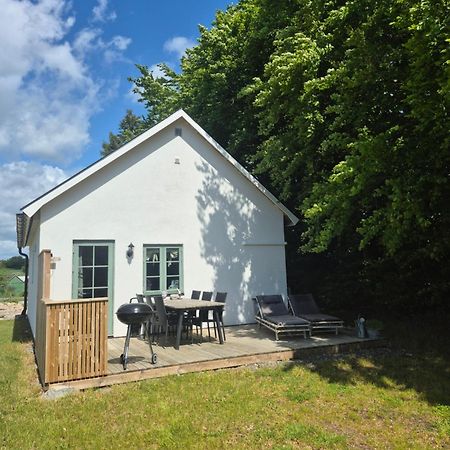 Mysigt Hus I Liten By Naera Havet Ystad Exterior foto