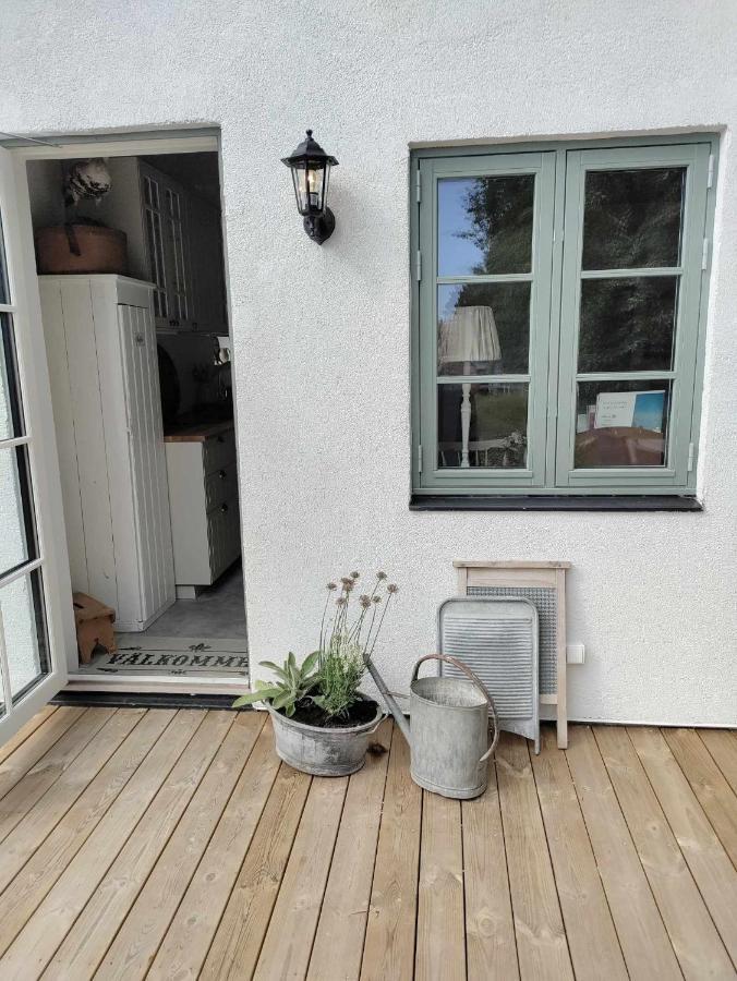 Mysigt Hus I Liten By Naera Havet Ystad Exterior foto
