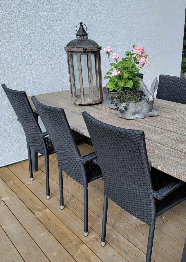 Mysigt Hus I Liten By Naera Havet Ystad Exterior foto