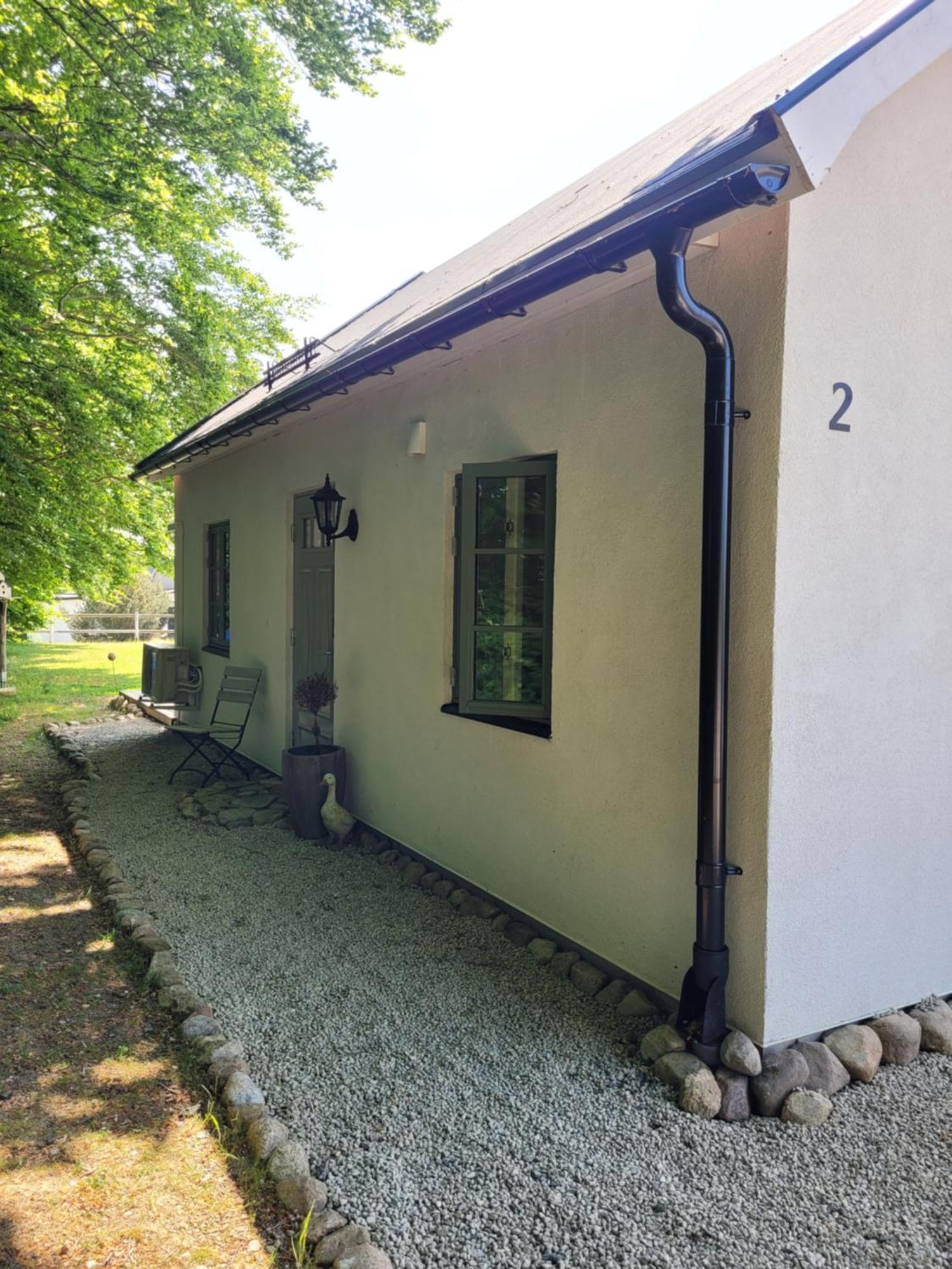 Mysigt Hus I Liten By Naera Havet Ystad Exterior foto