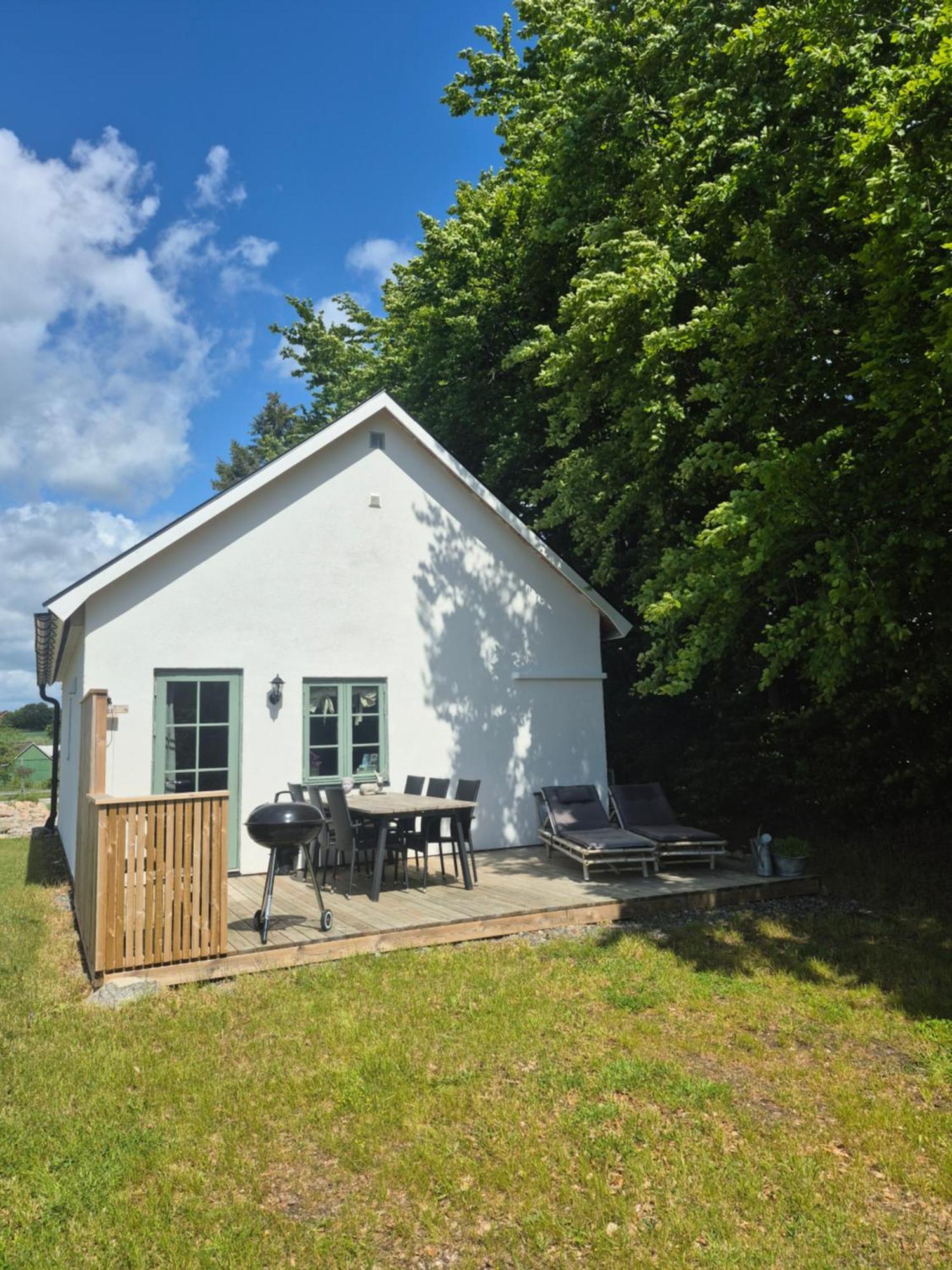 Mysigt Hus I Liten By Naera Havet Ystad Exterior foto