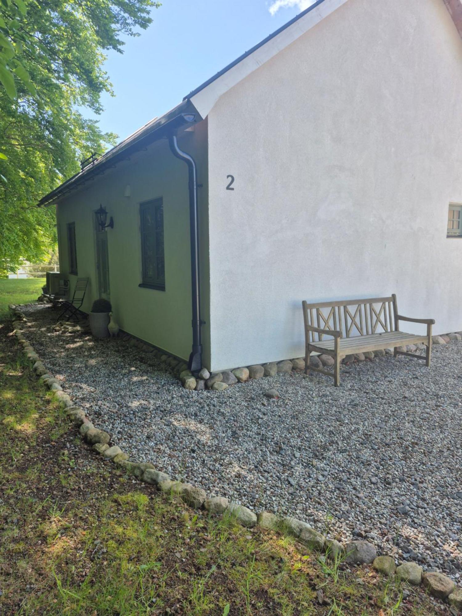 Mysigt Hus I Liten By Naera Havet Ystad Exterior foto